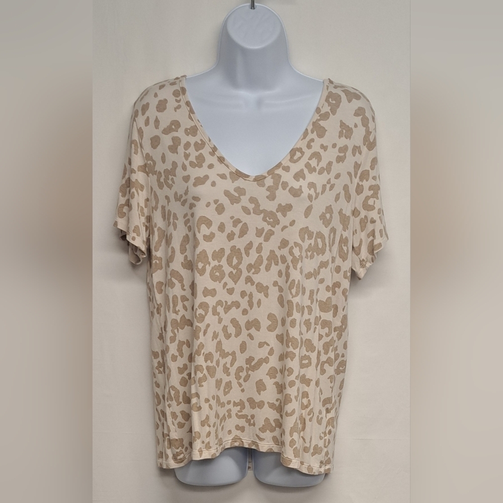 Old Navy M Animal Print Tee Top Short Sleeve Nice Condition